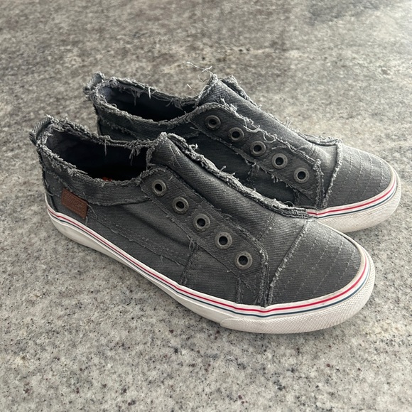 Women’s play slip on sneaker Blowfish Malibu grey frayed twill 7.5 - Picture 1 of 5